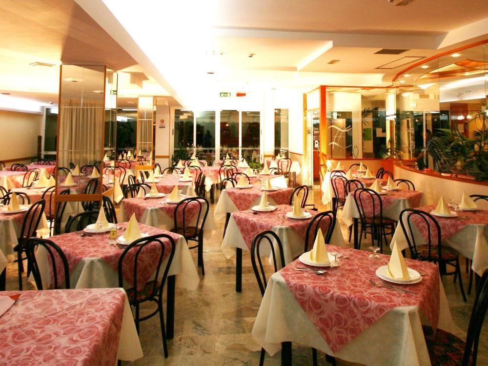 Hotel Zurigo Rímini Exterior foto
