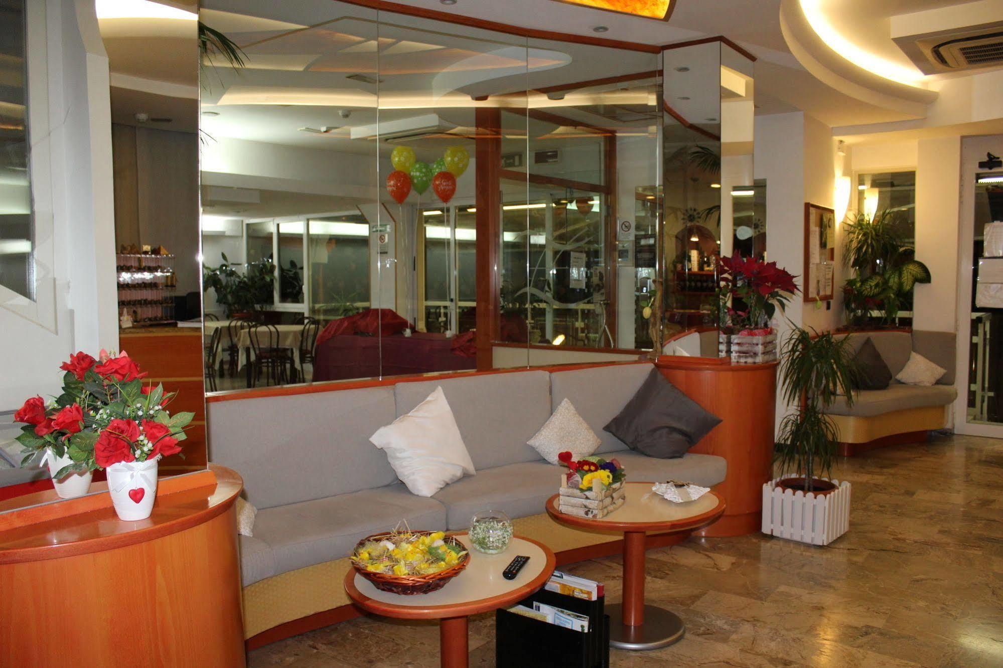 Hotel Zurigo Rímini Exterior foto